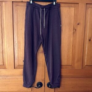 Vuori women’s maroon joggers